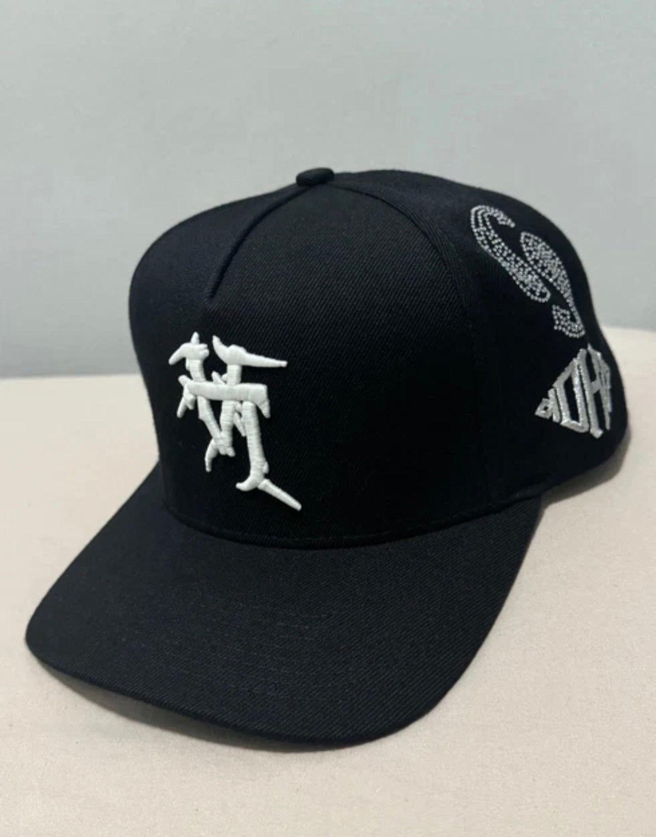 KTHLA KTH-LA KILL The Hype KTH •
Sacred LA Paisley Rhinestone