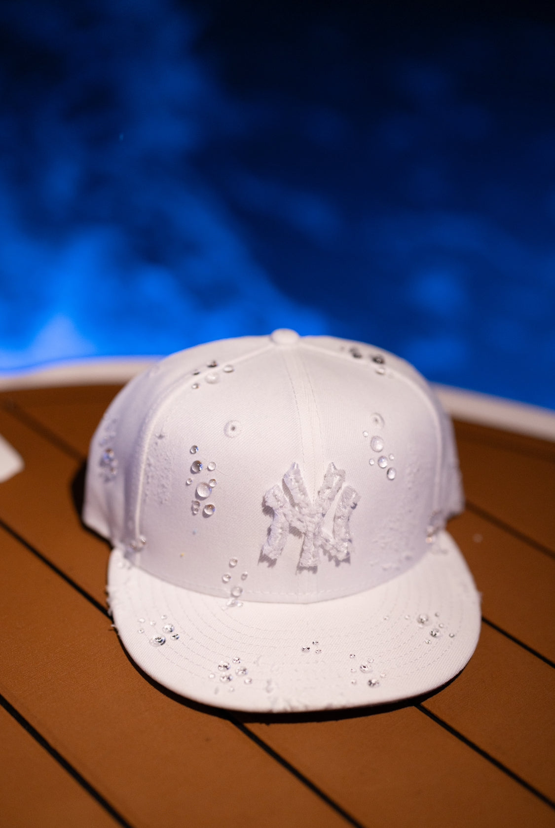 White NY Yankees New Era cap with a water droplet design