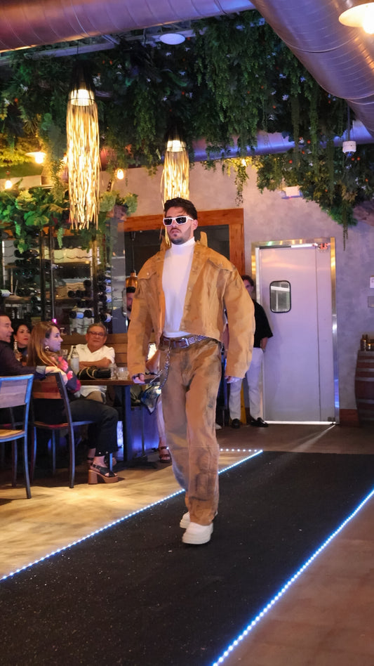 Chaqueta Naranja con esqueleto de tortuga