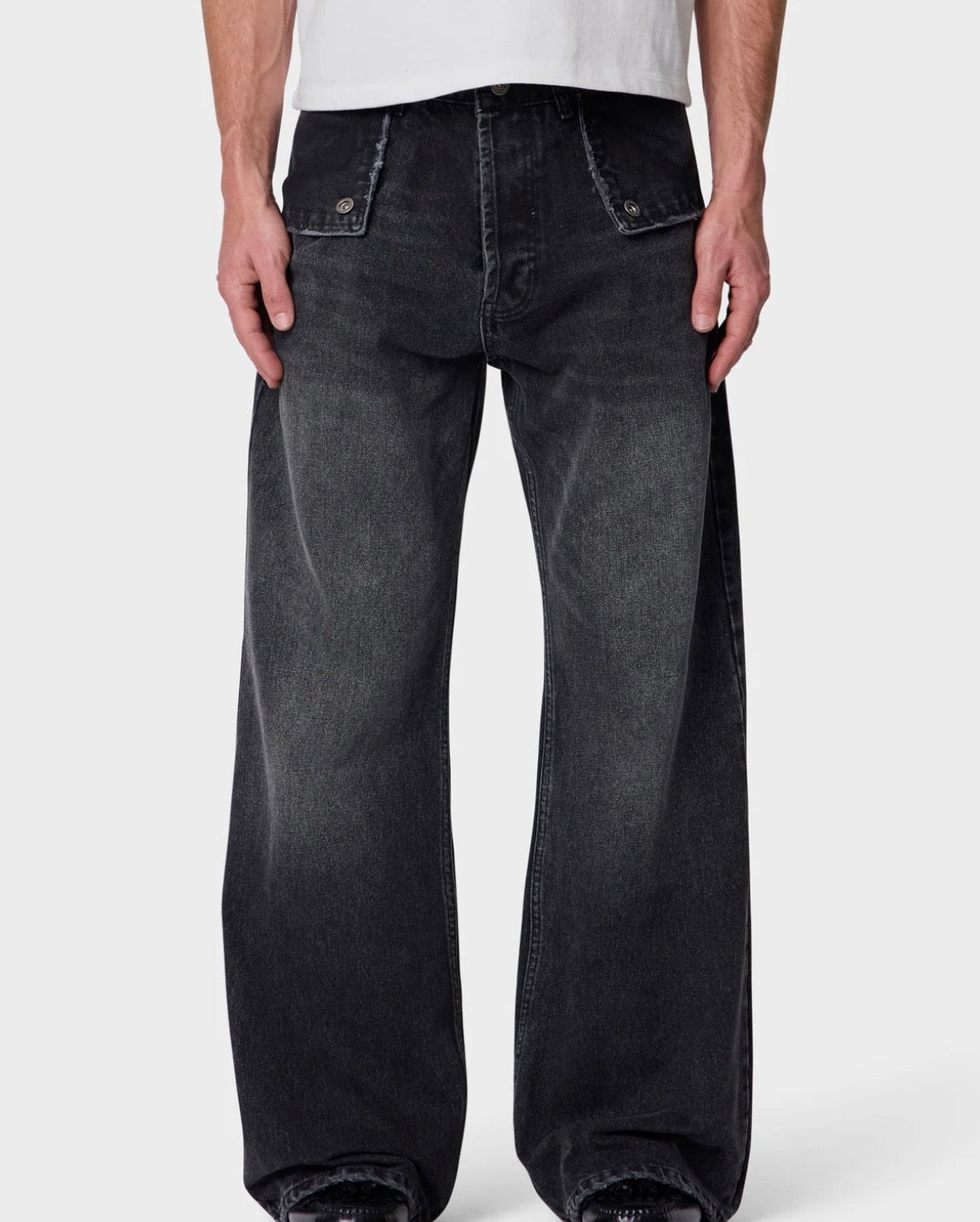Mule Pocket Kick Flare Denim -
Washed Black
